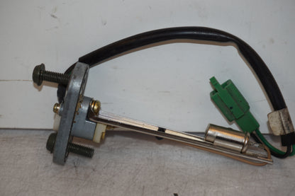 Framsidan på Bensintankgivare från en Yamaha YZF R6 -2000 motorcykel.