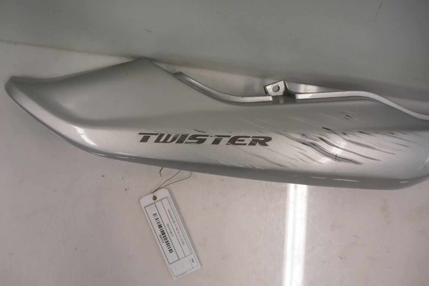 Baksidan på Bakvinge från en Kawasaki ER 5 -1998 motorcykel.