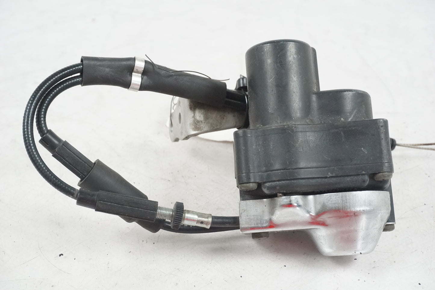 Baksidan på Avgasspjällmotor från en Yamaha YZF 1000 R1 -2003 motorcykel.