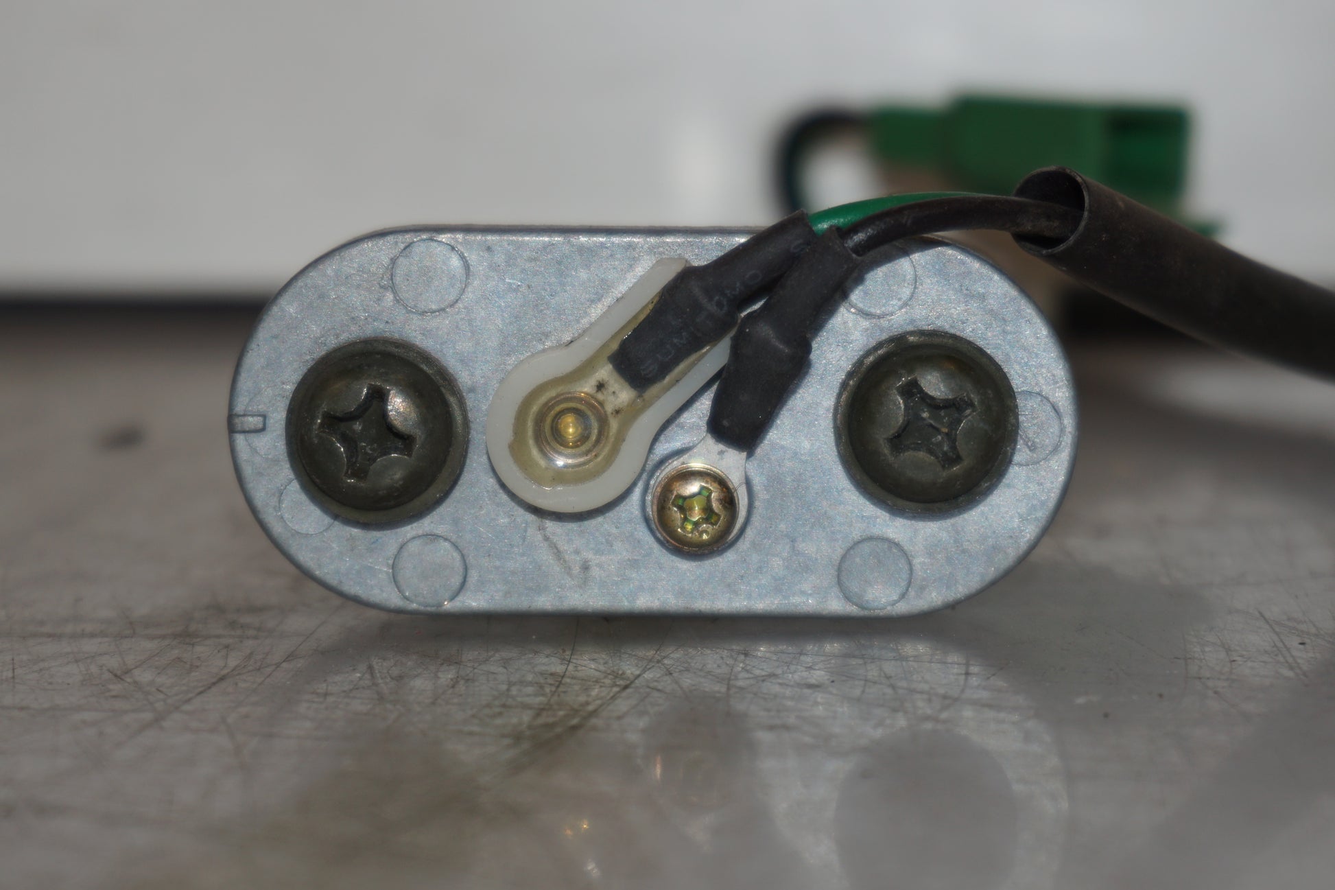 Vänster sida på Bensintankgivare från en Yamaha YZF R6 -2000 motorcykel.