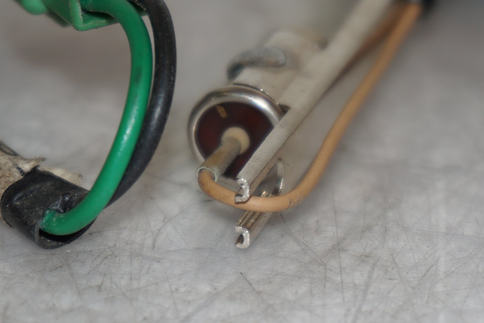 Snett uppifrån på Bensintankgivare från en Yamaha YZF R6 -2000 motorcykel.