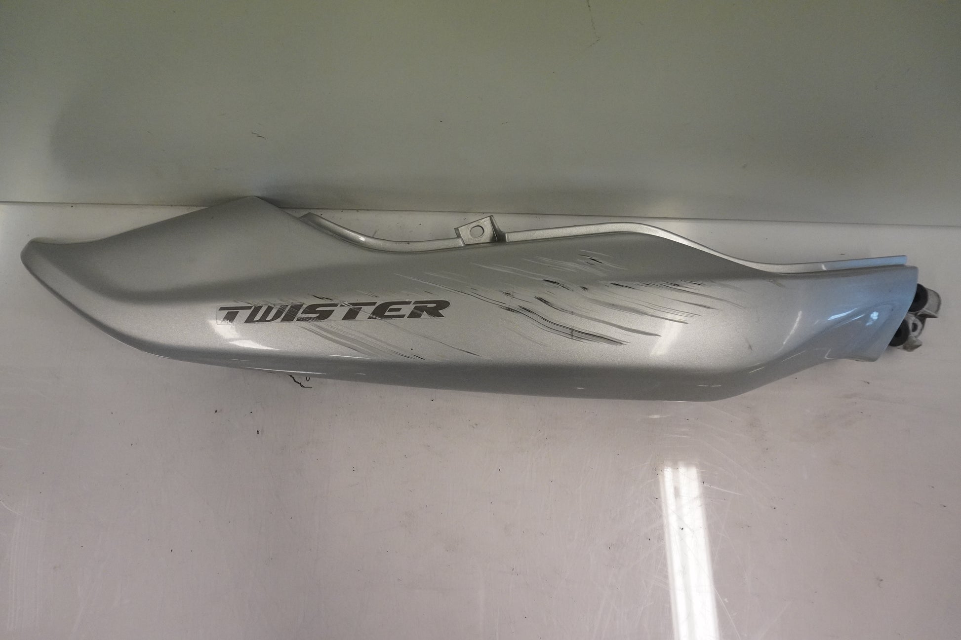 Framsidan på Bakvinge från en Kawasaki ER 5 -1998 motorcykel.