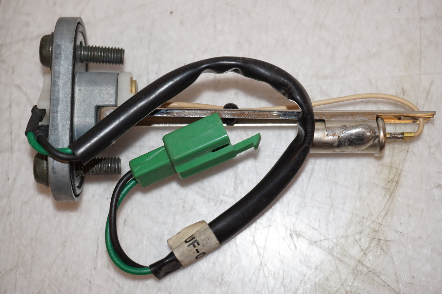 Höger sida på Bensintankgivare från en Yamaha YZF R6 -2000 motorcykel.