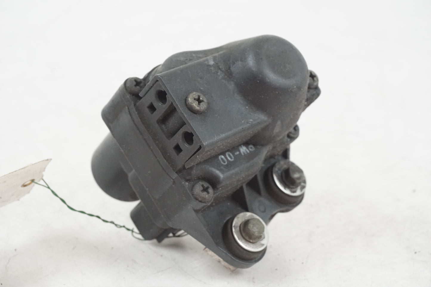 Baksidan på <p>Avgasspjällmotor från Yamaha YZF 1000 R1 2004.</p>

<p>Avgasmotor.</p> motorcykel.