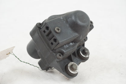 Baksidan på <p>Avgasspjällmotor från Yamaha YZF 1000 R1 2004.</p>

<p>Avgasmotor.</p> motorcykel.