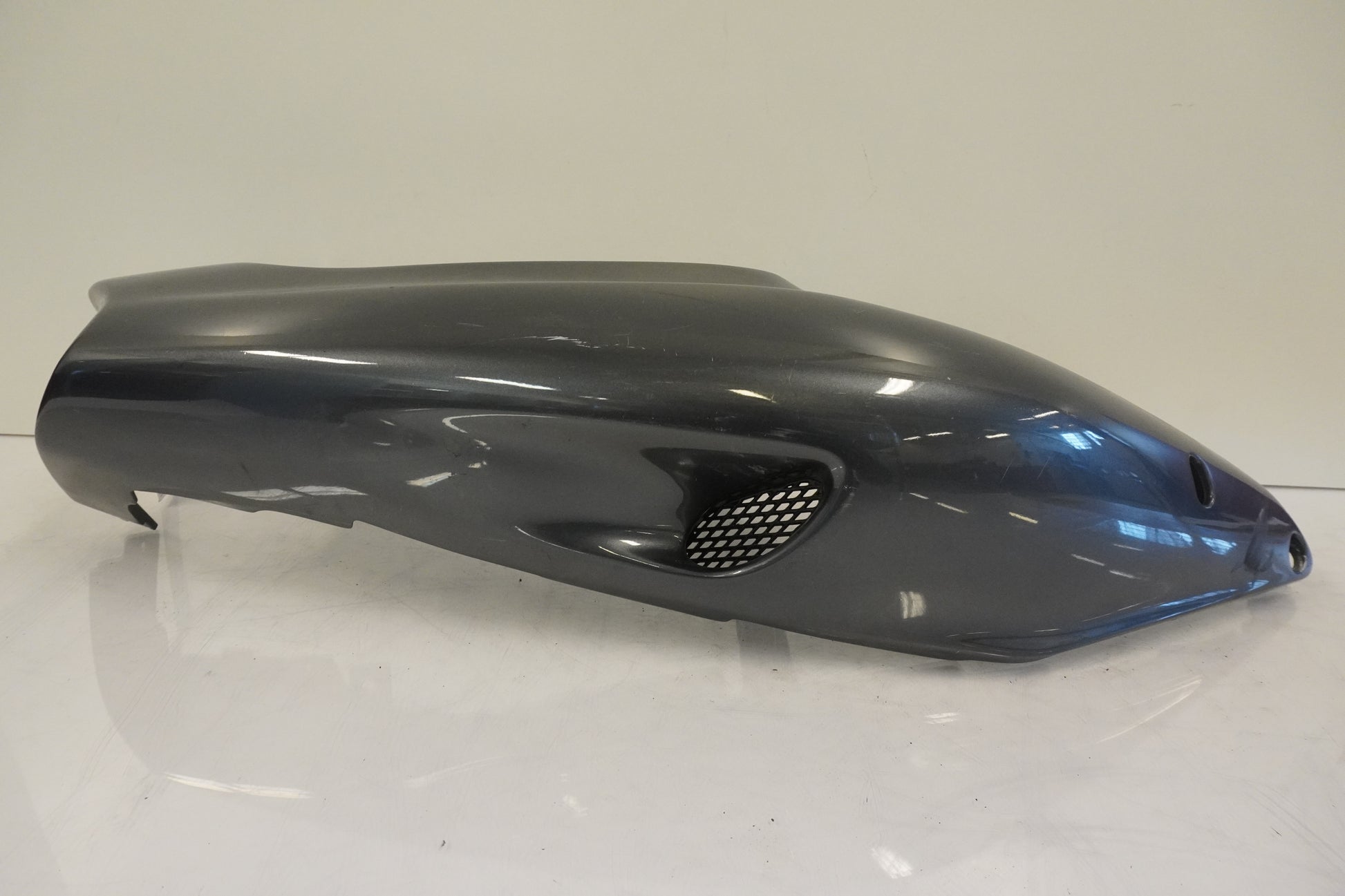 Framsidan på Bakvinge från en Kawasaki ZX-9R -1996 motorcykel.