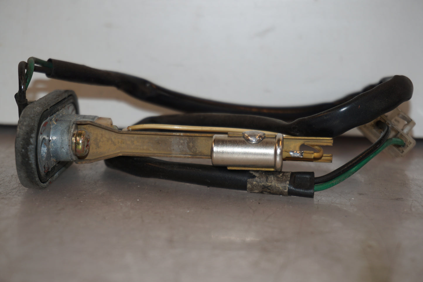 Baksidan på Bensintankgivare från en Yamaha XV 750 -1993 motorcykel.