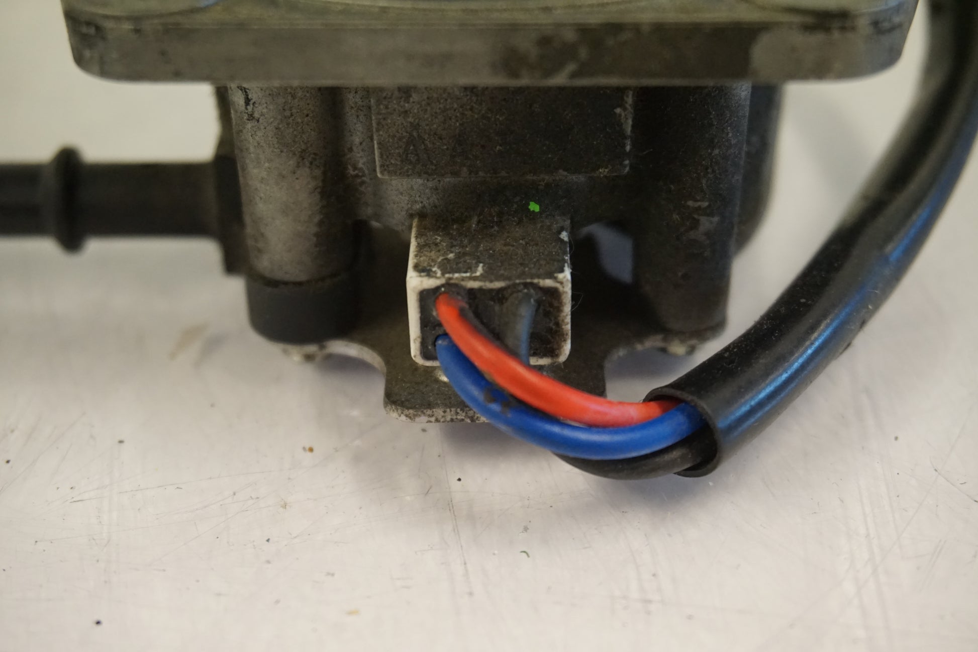 Extrabild3 på Bensinpump insprut från en Kawasaki ER-6N -2011 motorcykel.