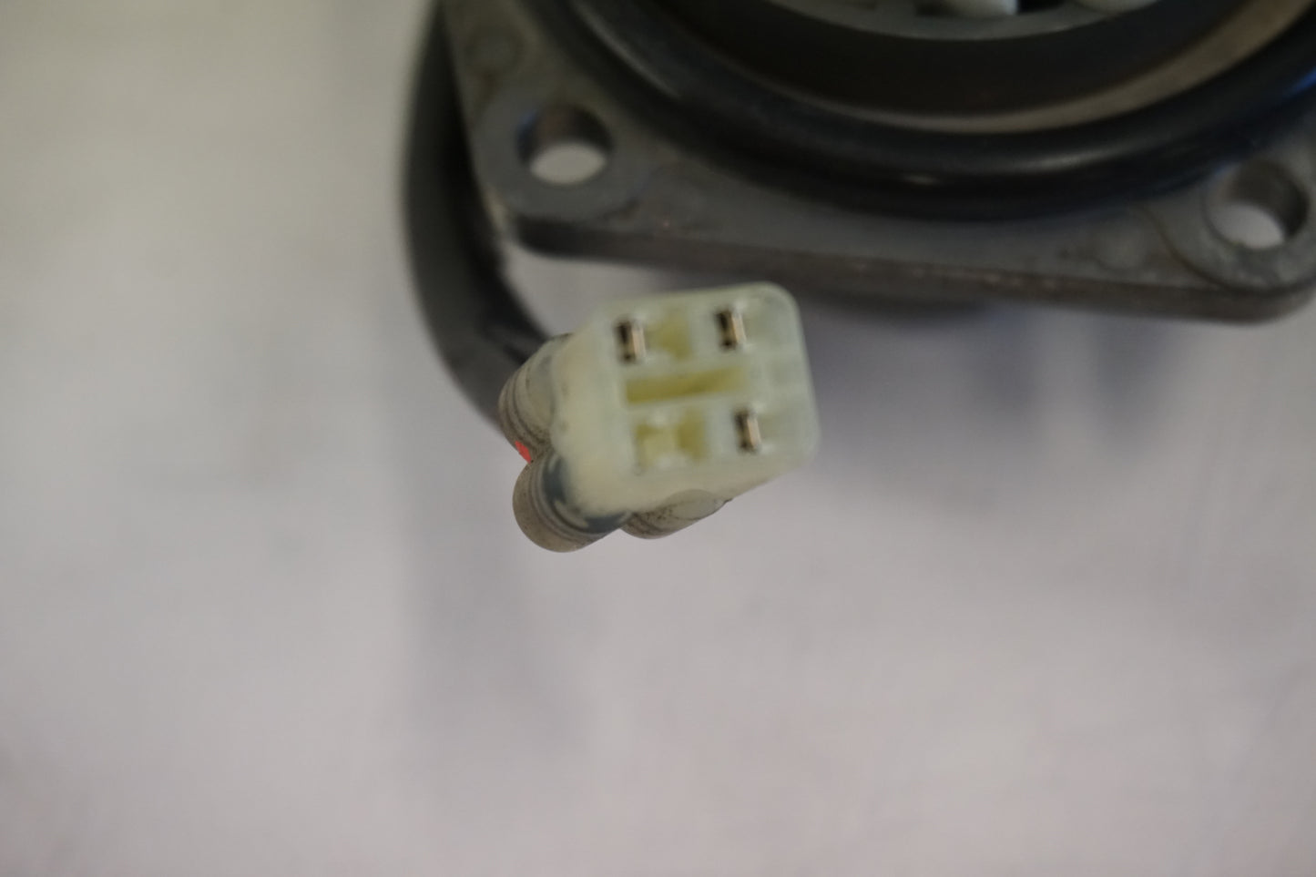 Extrabild4 på Bensinpump insprut från en Kawasaki ER-6N -2011 motorcykel.