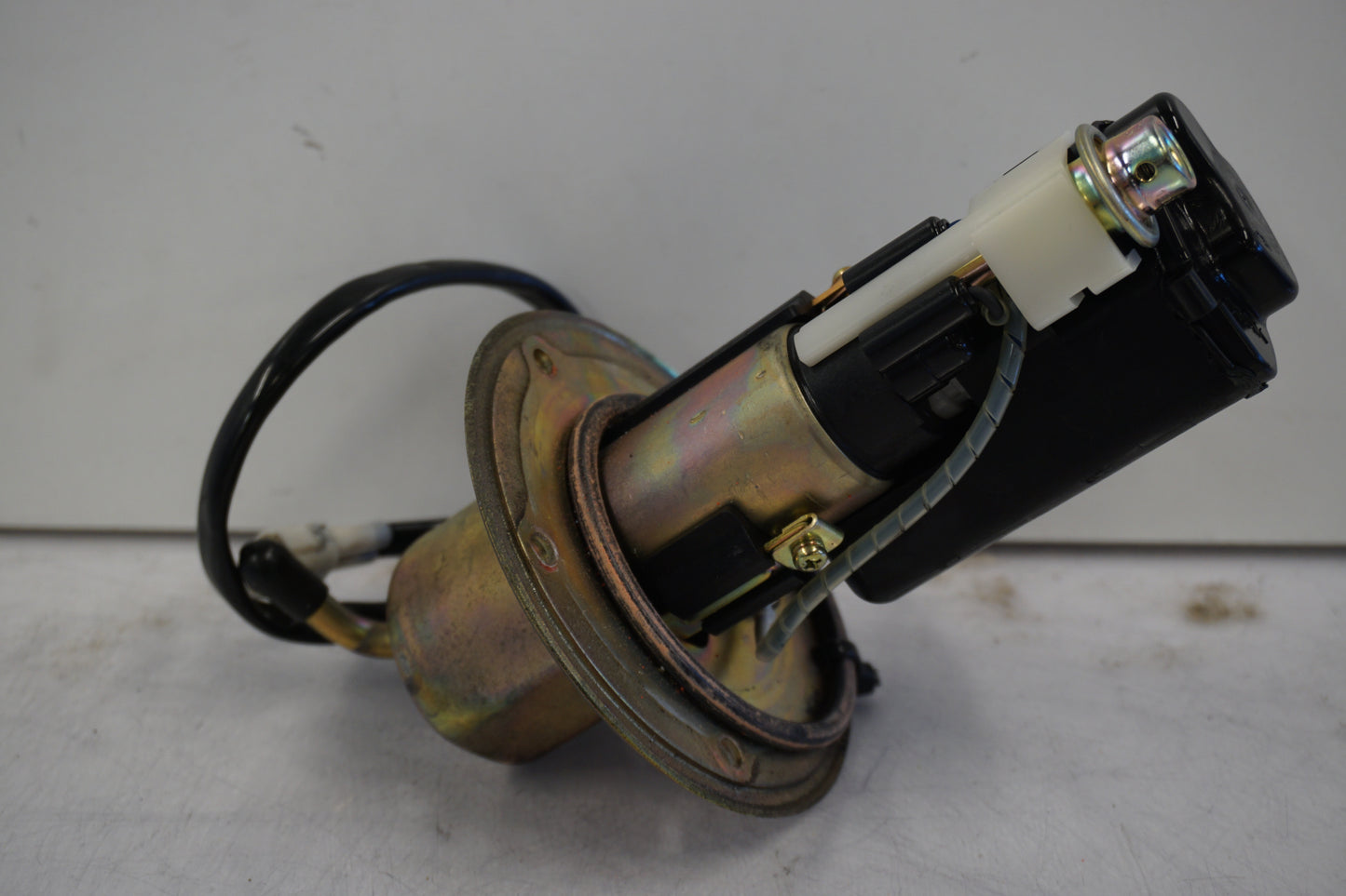 Baksidan på Bensinpump insprut från en Kawasaki Z 1000 -2003 motorcykel.