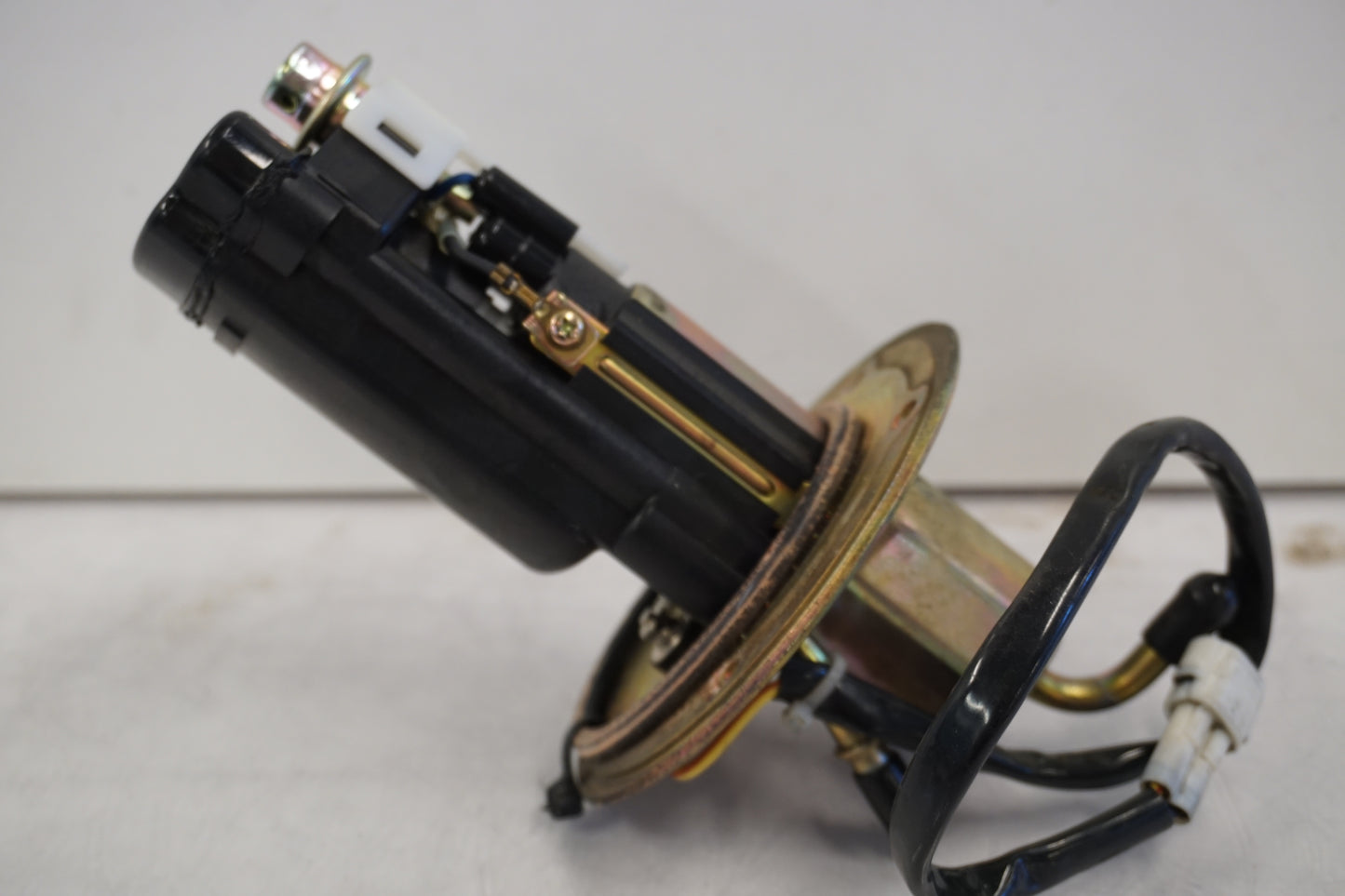 Vänster sida på Bensinpump insprut från en Kawasaki Z 1000 -2003 motorcykel.