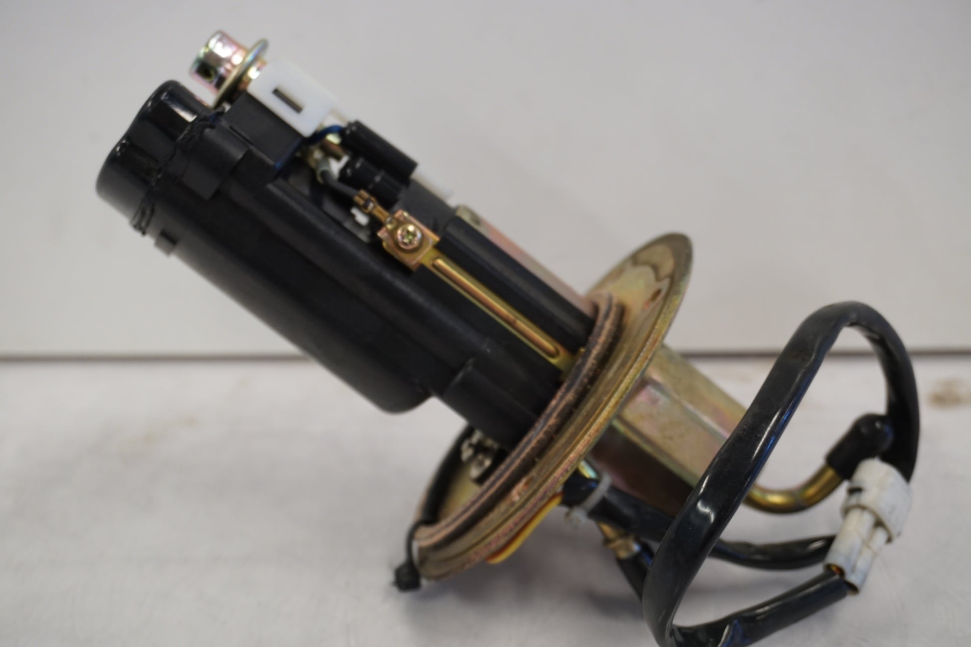 Vänster sida på Bensinpump insprut från en Kawasaki Z 1000 -2003 motorcykel.