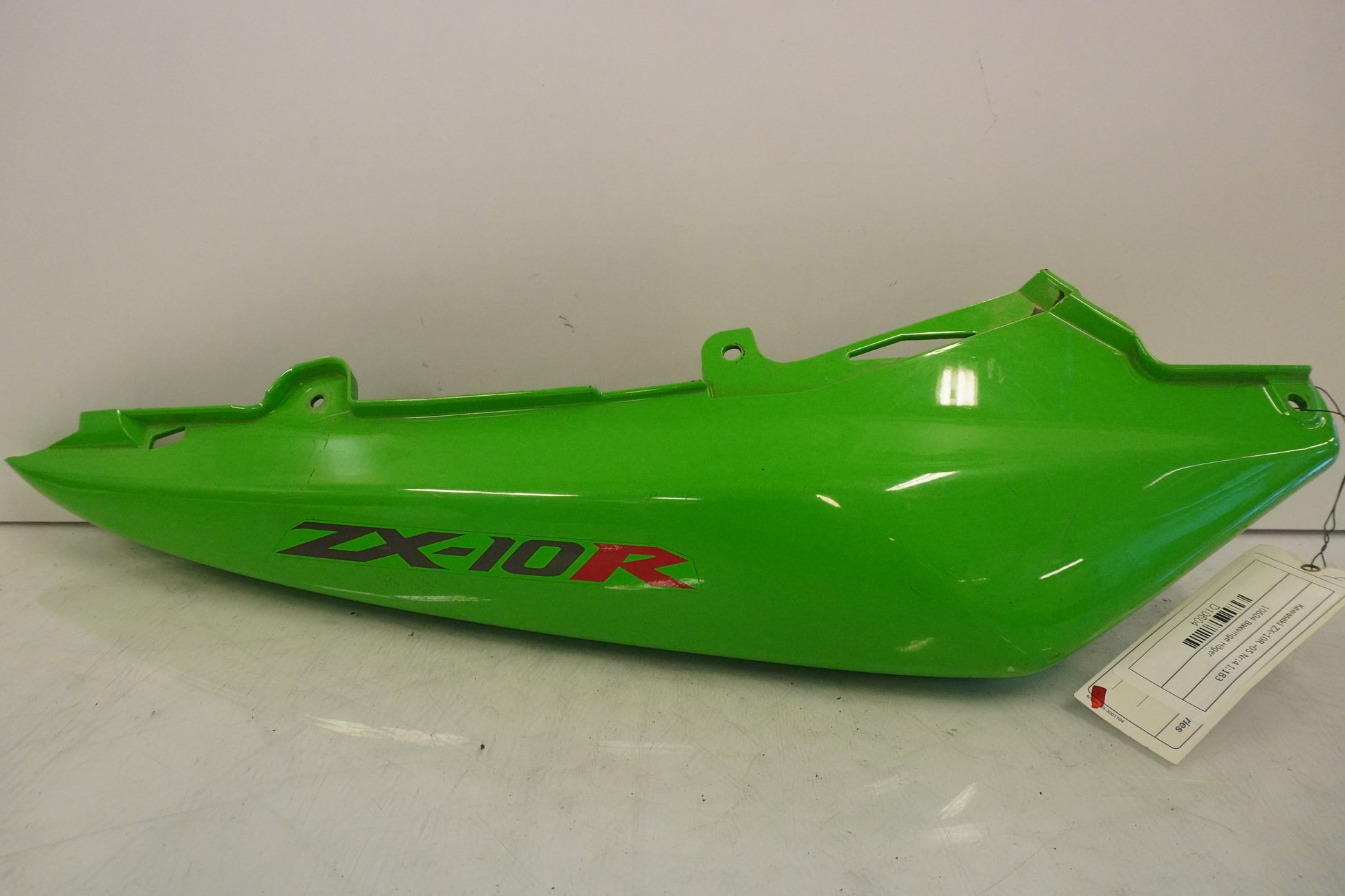 Framsidan på Bakvinge från en Kawasaki ZX-10R -2005 motorcykel.