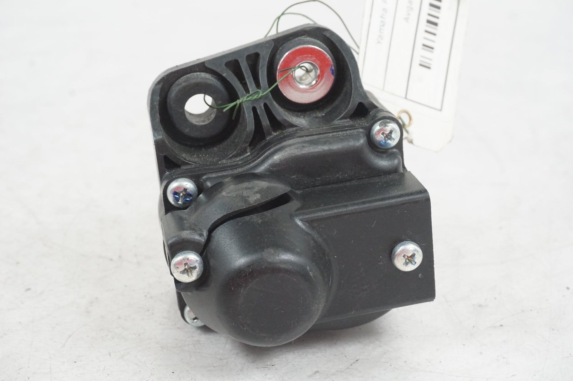 Vänster sida på Avgasspjällmotor från en Yamaha FZ-1 N -2009 motorcykel.