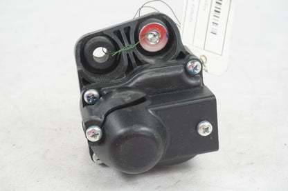 Vänster sida på Avgasspjällmotor från en Yamaha FZ-1 N -2009 motorcykel.