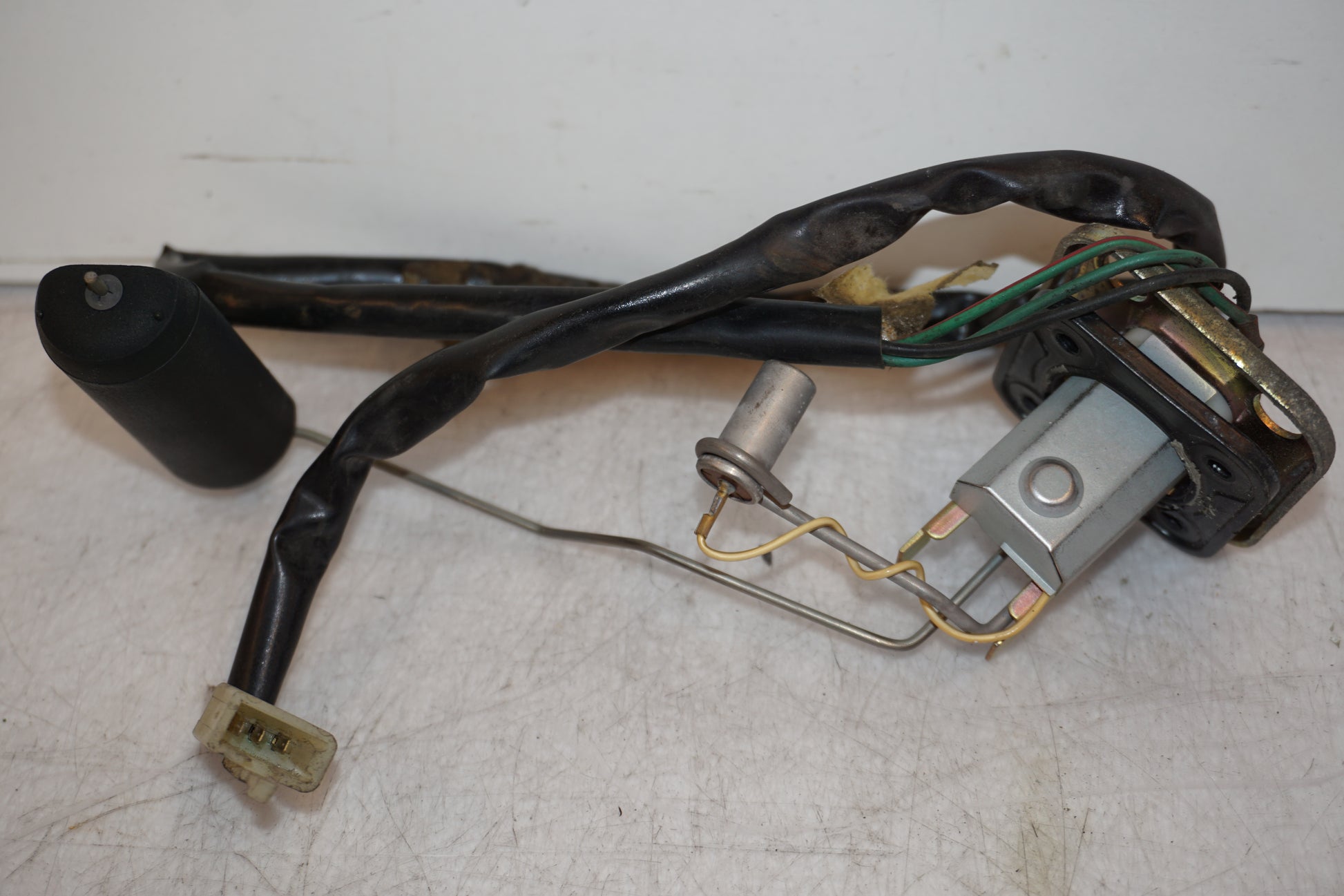 Snett uppifrån på Bensintankgivare från en Yamaha FJ 1200 -1989 motorcykel.