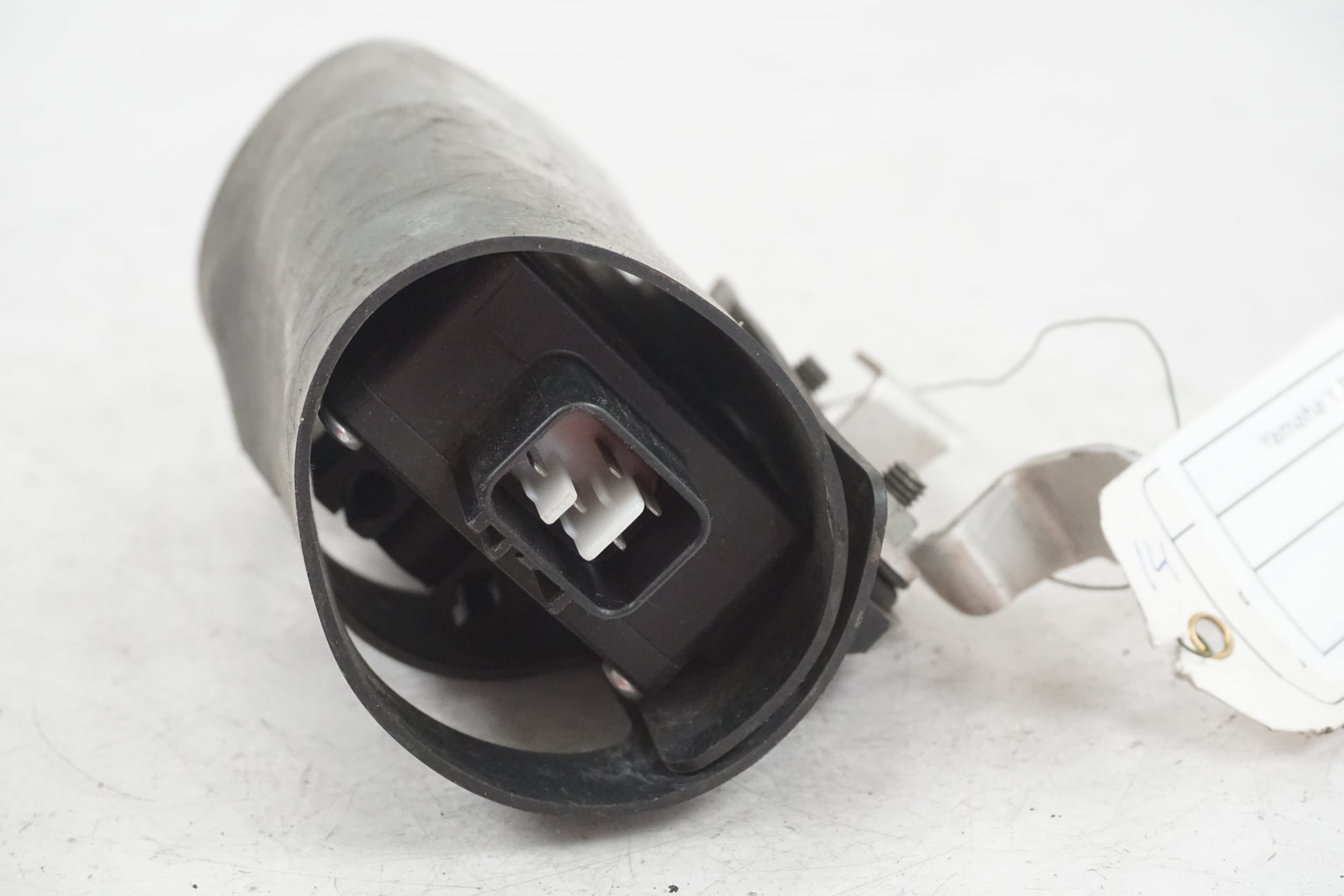 Vänster sida på Avgasspjällmotor från en Yamaha YZF R6 -2006 motorcykel.