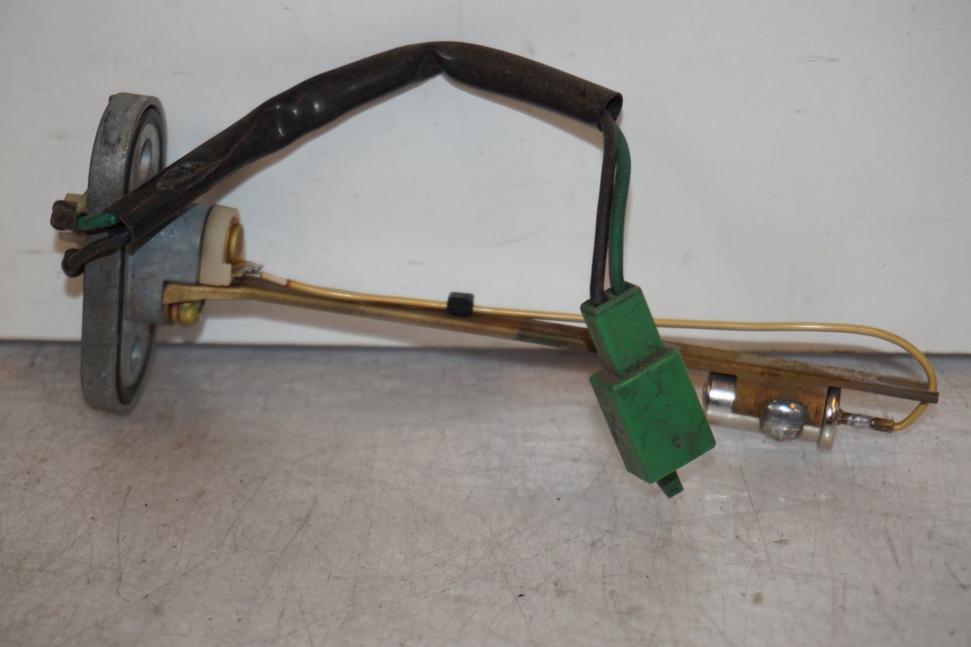 Höger sida på Bensintankgivare från en Yamaha FZR 1000 -1993 motorcykel.