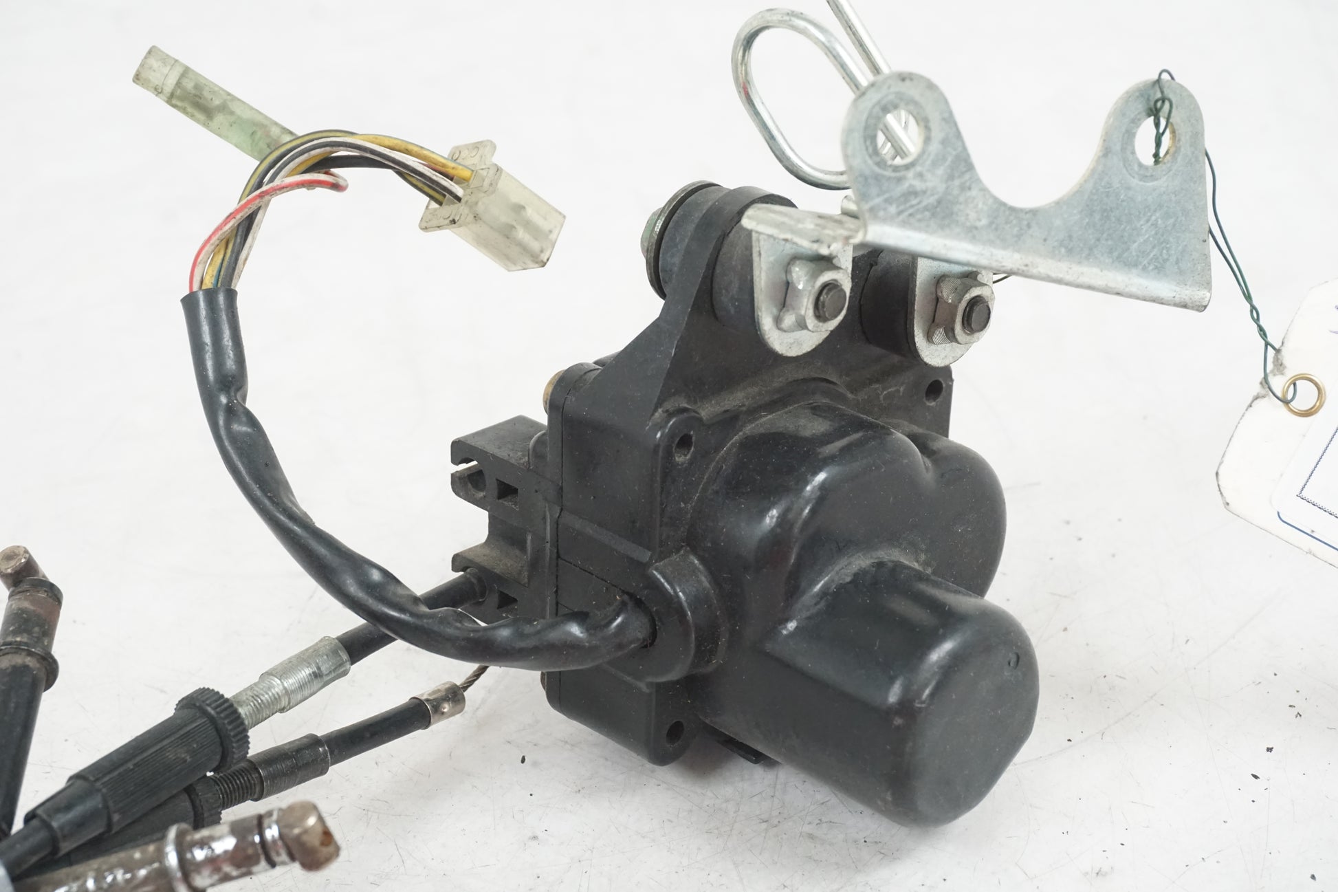 Höger sida på Avgasspjällmotor från en Yamaha YZF 1000 R -1998 motorcykel.