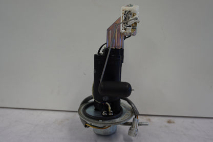 Höger sida på Bensinpump insprut från en Suzuki DL 1000 -2006 motorcykel.