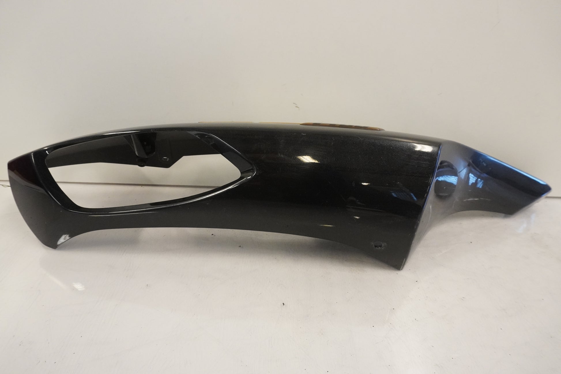 Vänster sida på Bakvinge från en Kawasaki ZZ-R 1400 -2010 motorcykel.