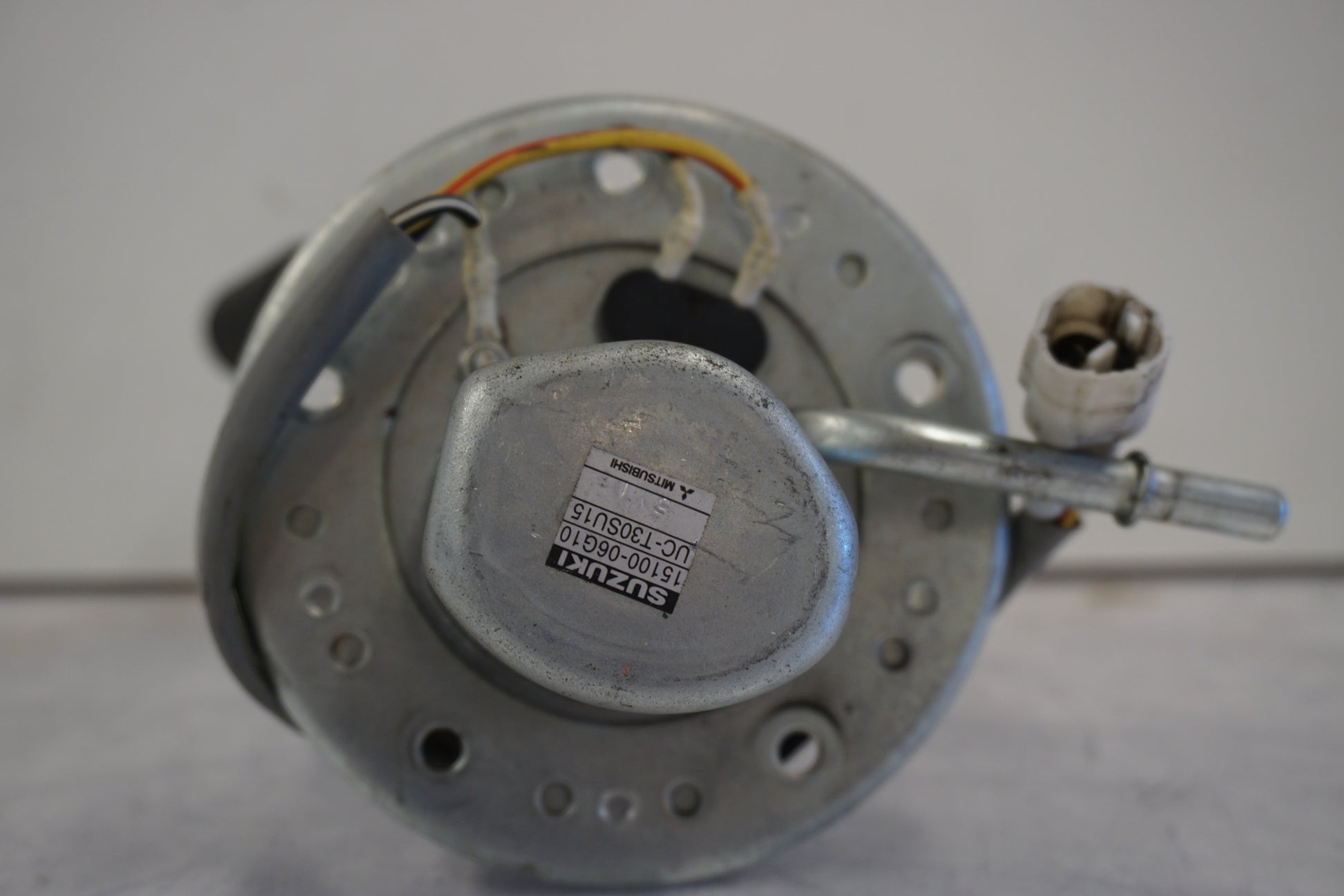 Snett uppifrån på Bensinpump insprut från en Suzuki DL 1000 -2006 motorcykel.