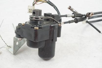 Snett nerifrån på Avgasspjällmotor från en Yamaha YZF 1000 R -1998 motorcykel.