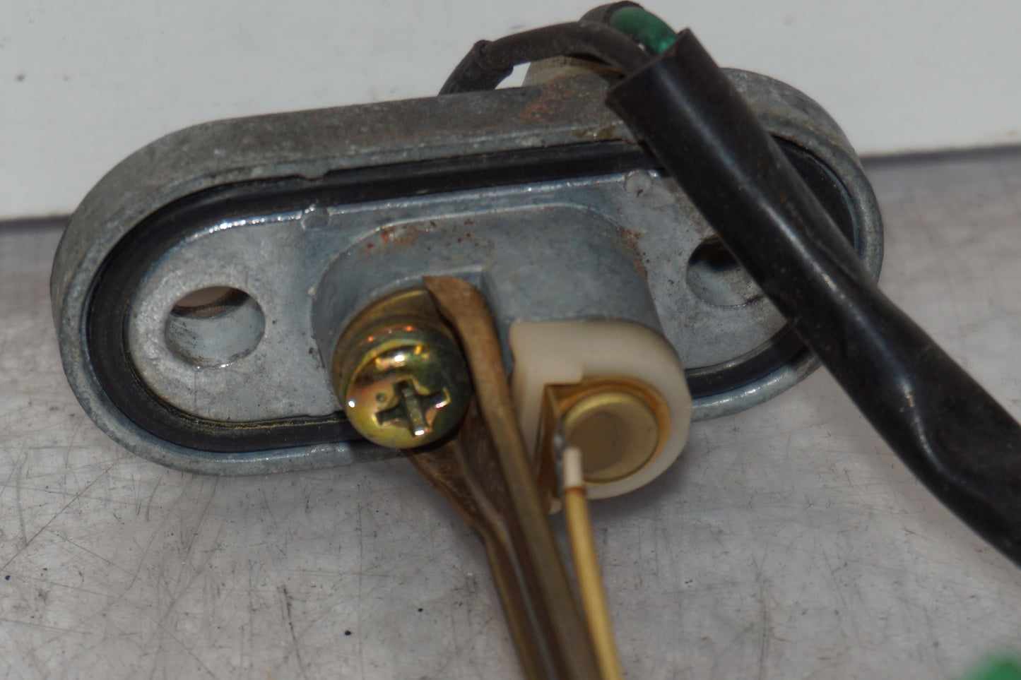 Extrabild1 på Bensintankgivare från en Yamaha FZR 1000 -1993 motorcykel.