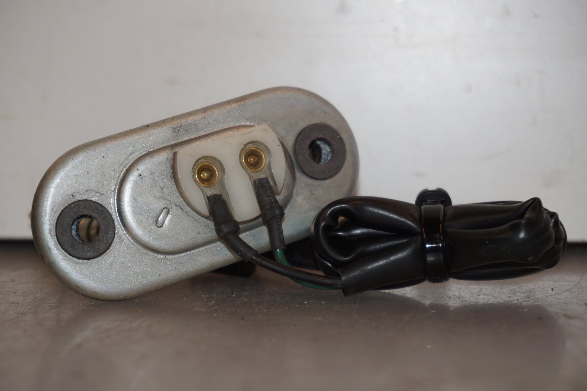 Framsidan på Bensintankgivare från en Yamaha XVS 1300 -2008 motorcykel.