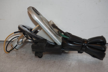 Baksidan på Bensintankgivare från en Yamaha XVS 1300 -2008 motorcykel.