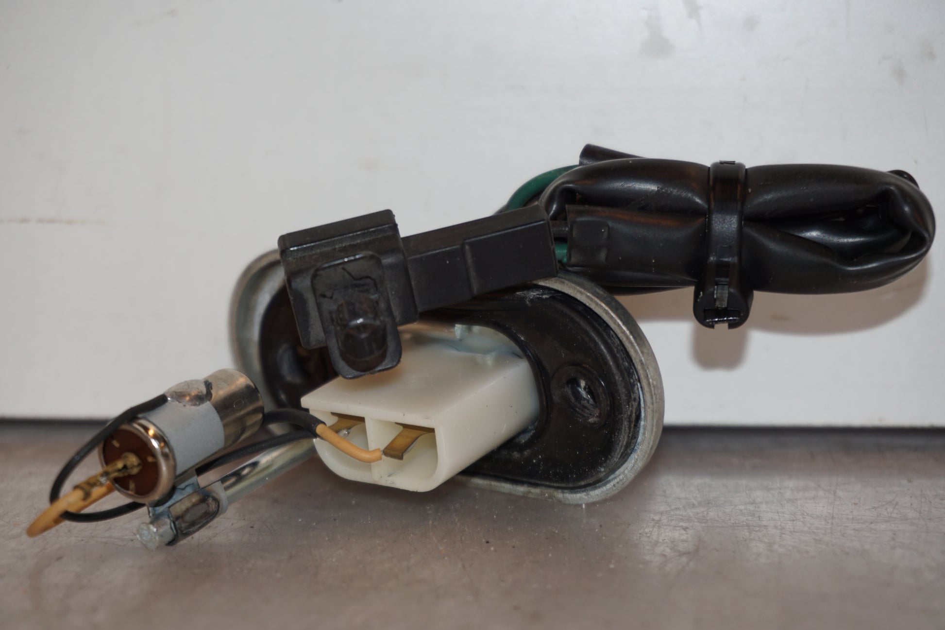 Höger sida på Bensintankgivare från en Yamaha XVS 1300 -2008 motorcykel.