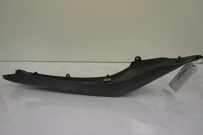 Vänster sida på Bakvinge från en Kawasaki ER-6N -2011 motorcykel.