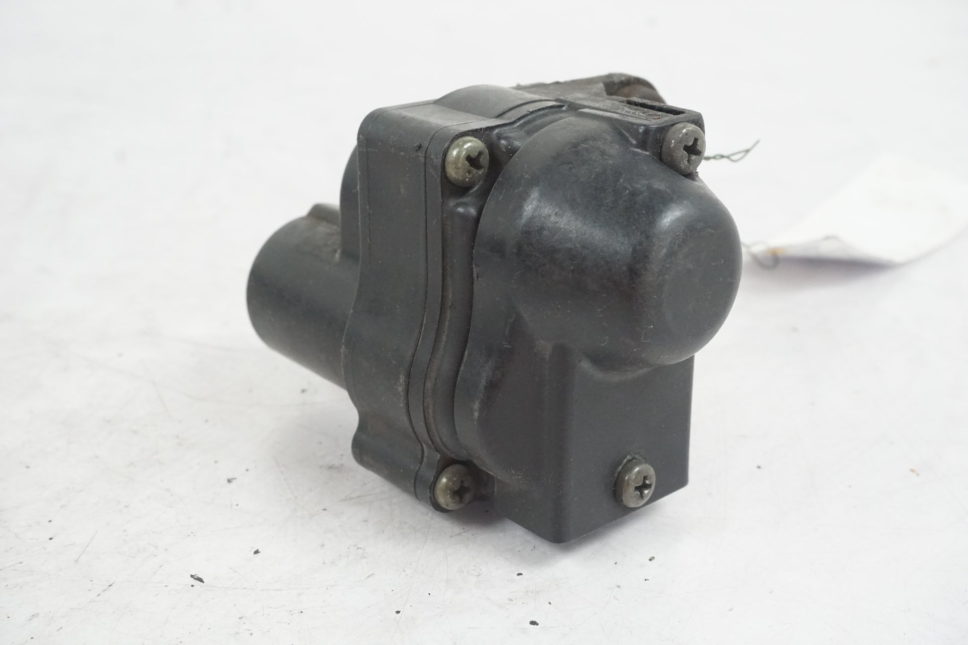 Baksidan på Avgasspjällmotor från en Yamaha YZF 1000 R1 -2005 motorcykel.