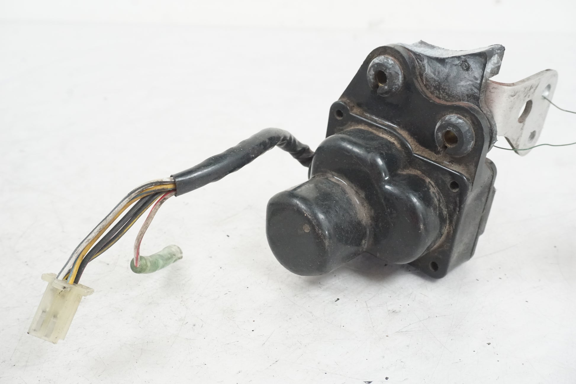 Höger sida på Avgasspjällmotor från en Yamaha YZF 1000 R1 -2000 motorcykel.