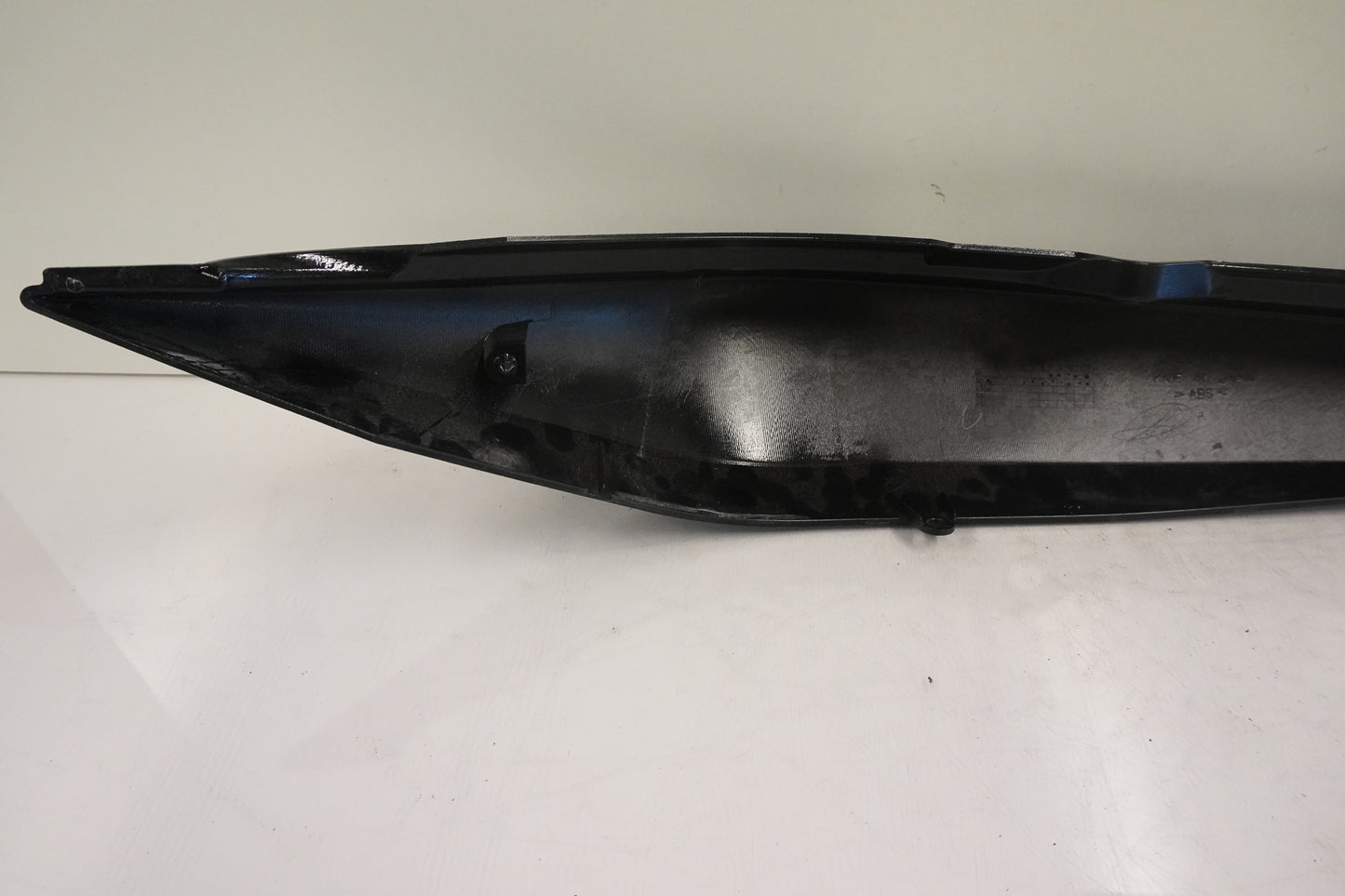 Vänster sida på Bakvinge från en Kawasaki ER-6F -2007 motorcykel.