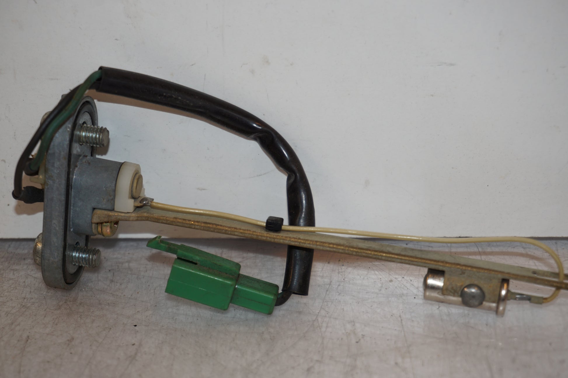 Framsidan på Bensintankgivare från en Yamaha FZR 1000 -1993 motorcykel.