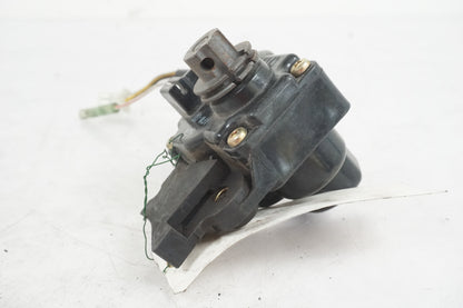 Vänster sida på Avgasspjällmotor från en Yamaha YZF 1000 R1 -1998 motorcykel.