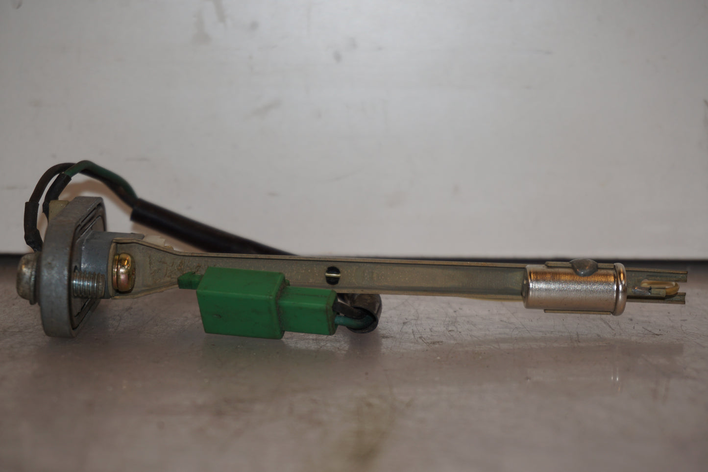 Baksidan på Bensintankgivare från en Yamaha FZR 1000 -1993 motorcykel.