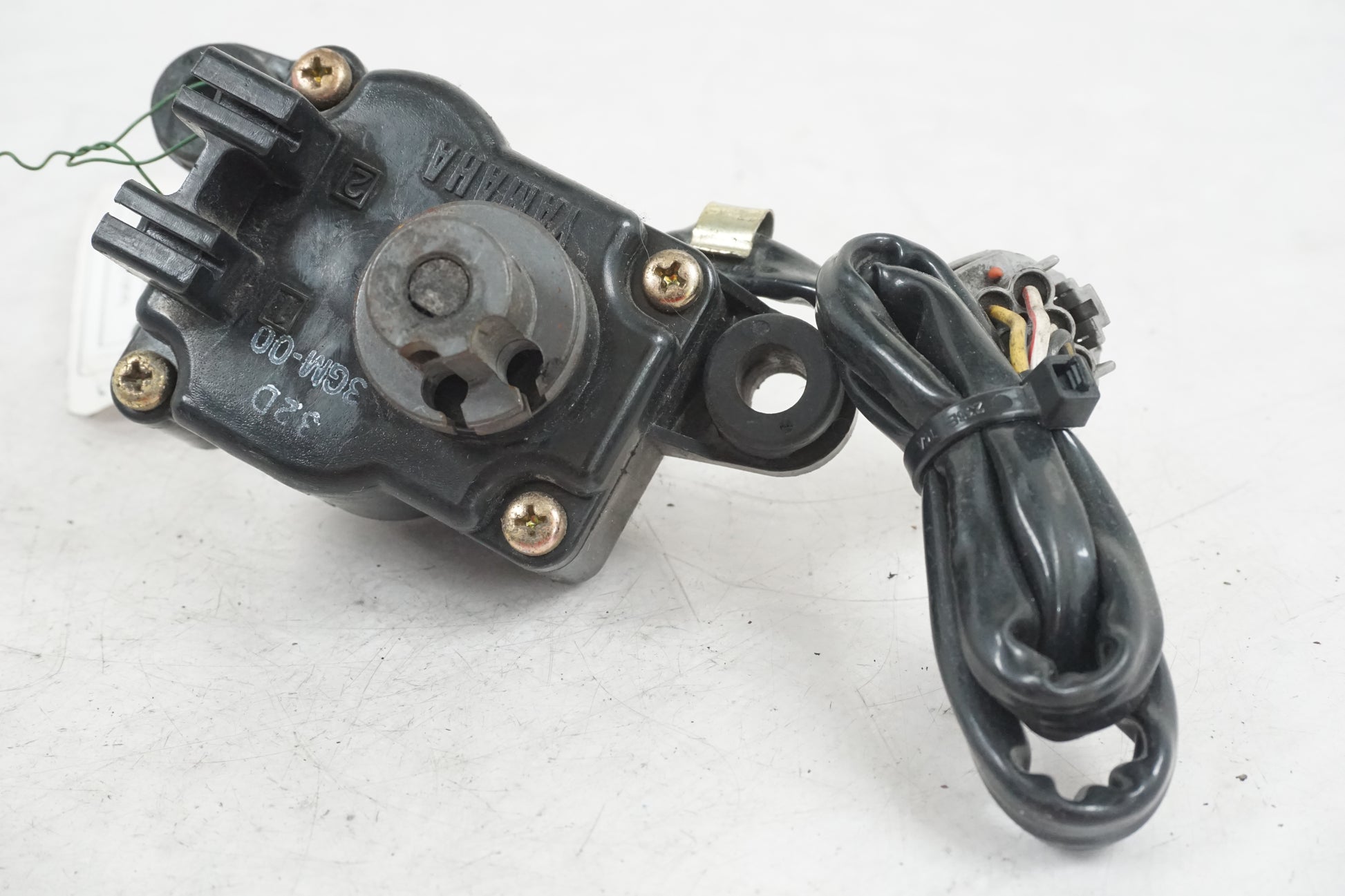 Framsidan på Avgasspjällmotor från en Yamaha FZR 1000 -1993 motorcykel.