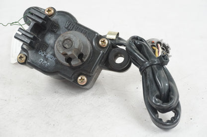 Framsidan på Avgasspjällmotor från en Yamaha FZR 1000 -1993 motorcykel.