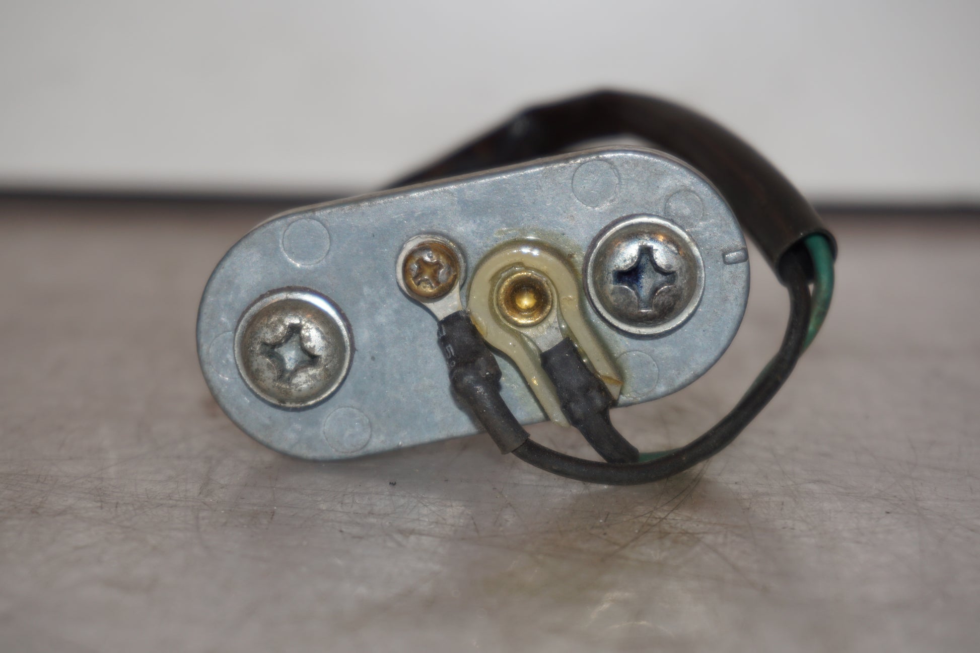 Snett uppifrån på Bensintankgivare från en Yamaha FZR 1000 -1993 motorcykel.