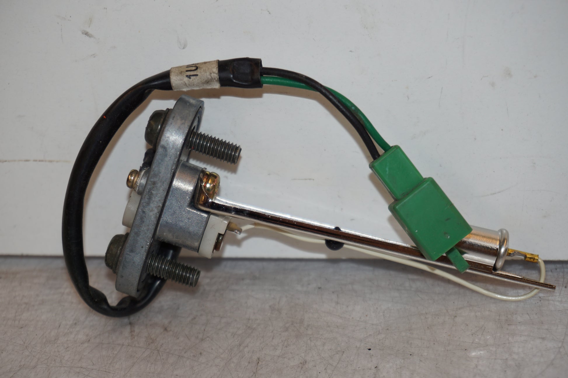 Höger sida på Bensintankgivare från en Yamaha YZF R6 -2000 motorcykel.