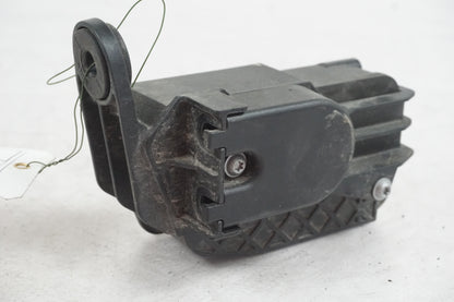 Höger sida på Avgasspjällmotor från en BMW R 1200 RT -2011 motorcykel.