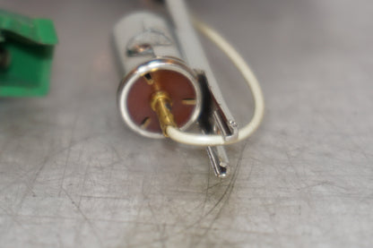 Snett nerifrån på Bensintankgivare från en Yamaha YZF R6 -2000 motorcykel.