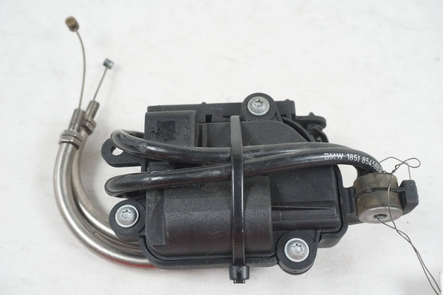 Framsidan på Avgasspjällmotor från en BMW S 1000 R -2015 motorcykel.