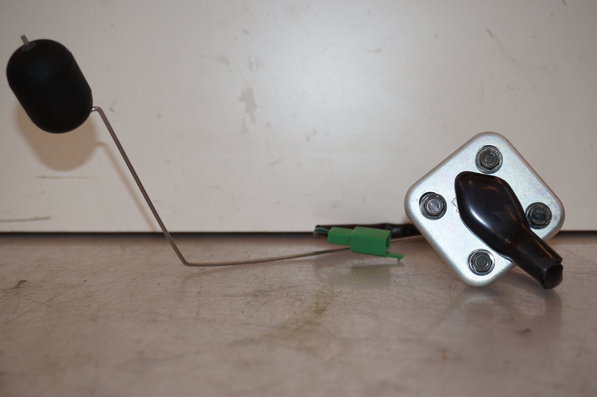 Framsidan på Bensintankgivare från en Yamaha XJR 1300 -2005 motorcykel.