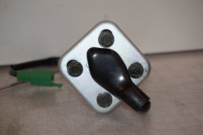 Baksidan på Bensintankgivare från en Yamaha XJR 1300 -2005 motorcykel.