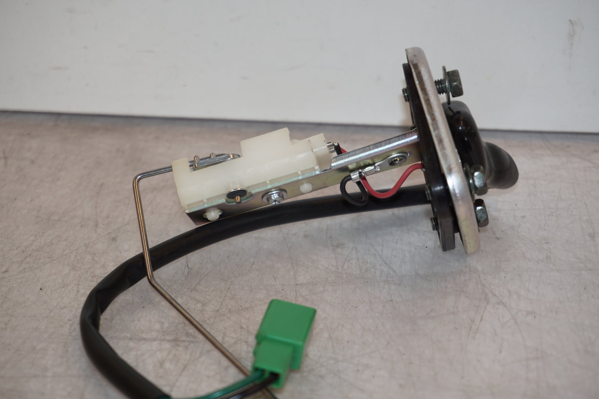 Höger sida på Bensintankgivare från en Yamaha XJR 1300 -2005 motorcykel.