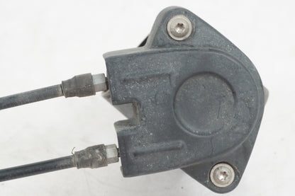 Vänster sida på Avgasspjällmotor från en BMW R 1200 RT -2013 motorcykel.