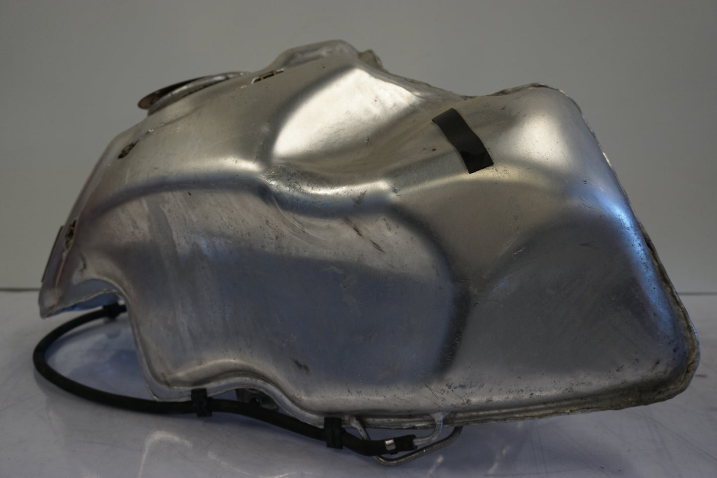 Höger sida på Bensintank från en BMW R 1100 S -1999 motorcykel.